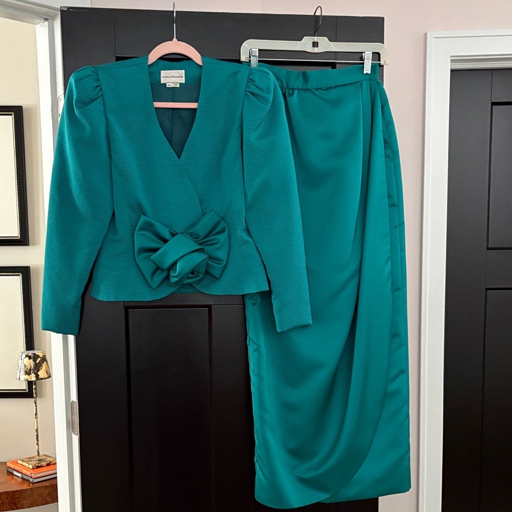 Arthur Doucette Teal Women's Silk Suit, Skirt with Decorative Bow Jacket. Size 6